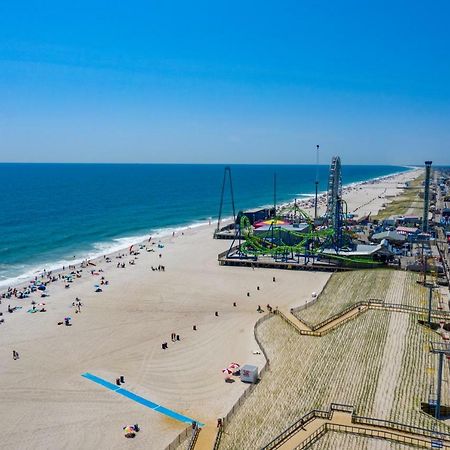 סי-סייד הייטס Boardwalk Hotel Charlee & Apartments Beach Hotel Oceanfront מראה חיצוני תמונה