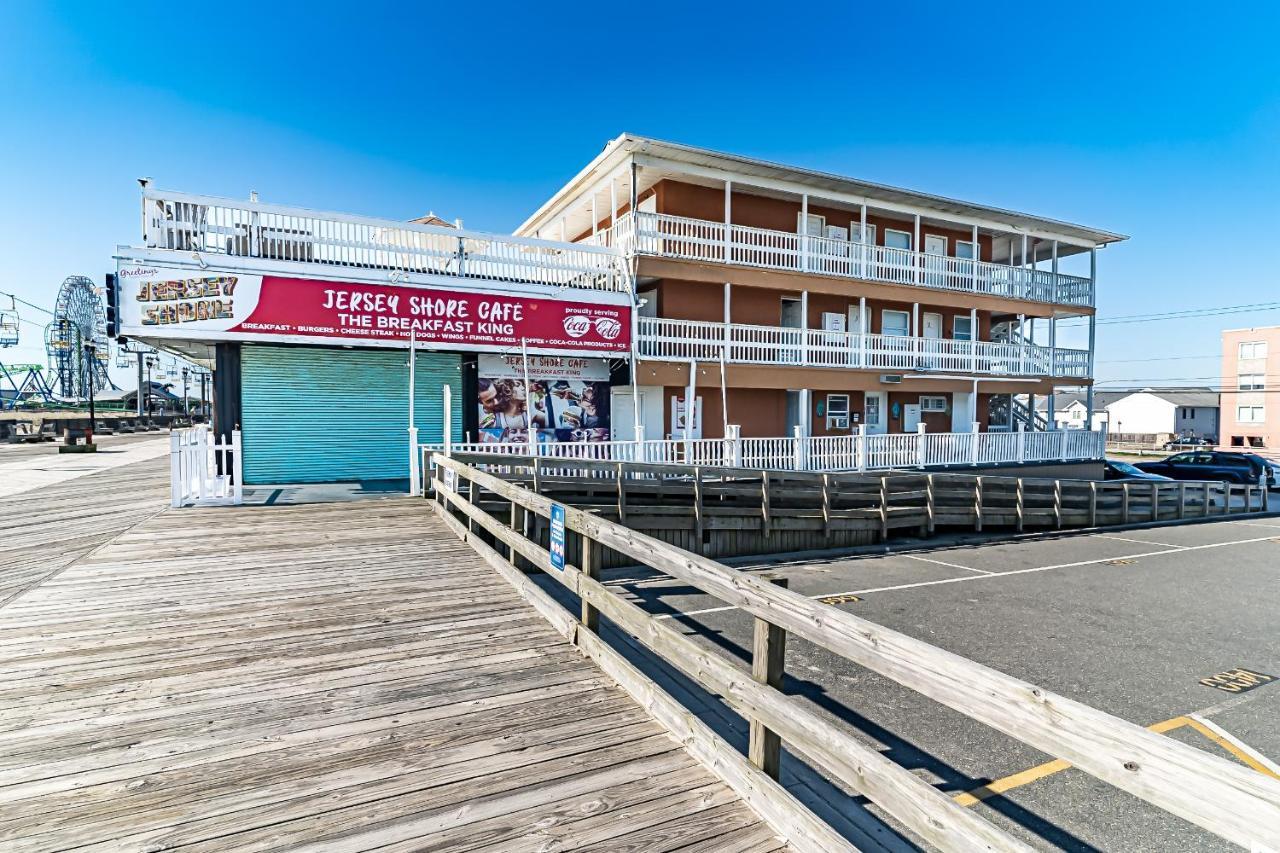 סי-סייד הייטס Boardwalk Hotel Charlee & Apartments Beach Hotel Oceanfront מראה חיצוני תמונה