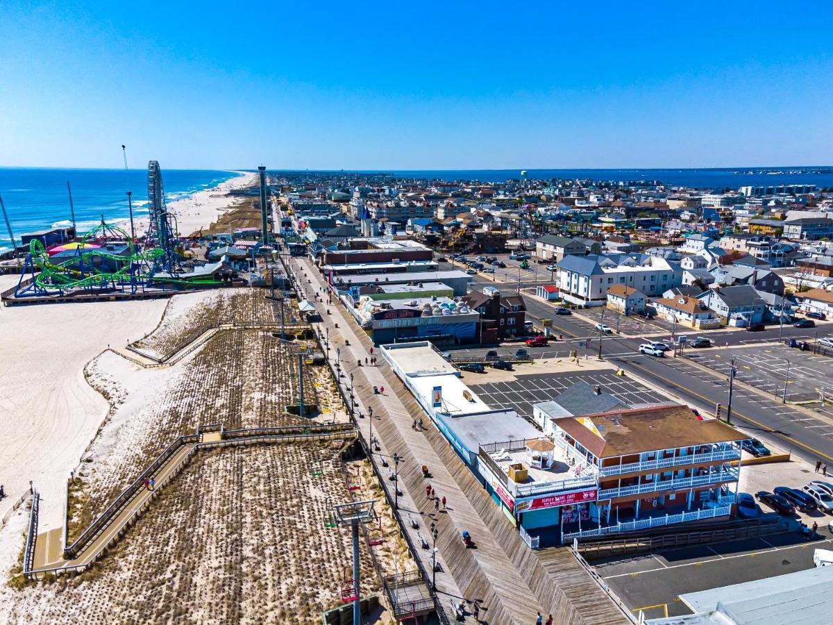 סי-סייד הייטס Boardwalk Hotel Charlee & Apartments Beach Hotel Oceanfront מראה חיצוני תמונה