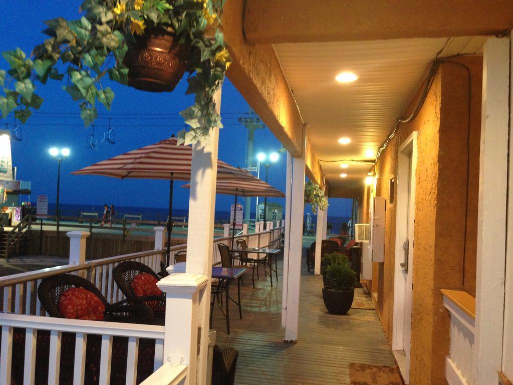 סי-סייד הייטס Boardwalk Hotel Charlee & Apartments Beach Hotel Oceanfront מראה חיצוני תמונה