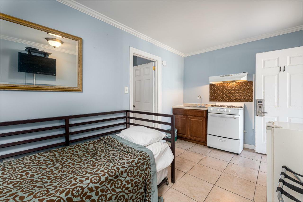 סי-סייד הייטס Boardwalk Hotel Charlee & Apartments Beach Hotel Oceanfront מראה חיצוני תמונה