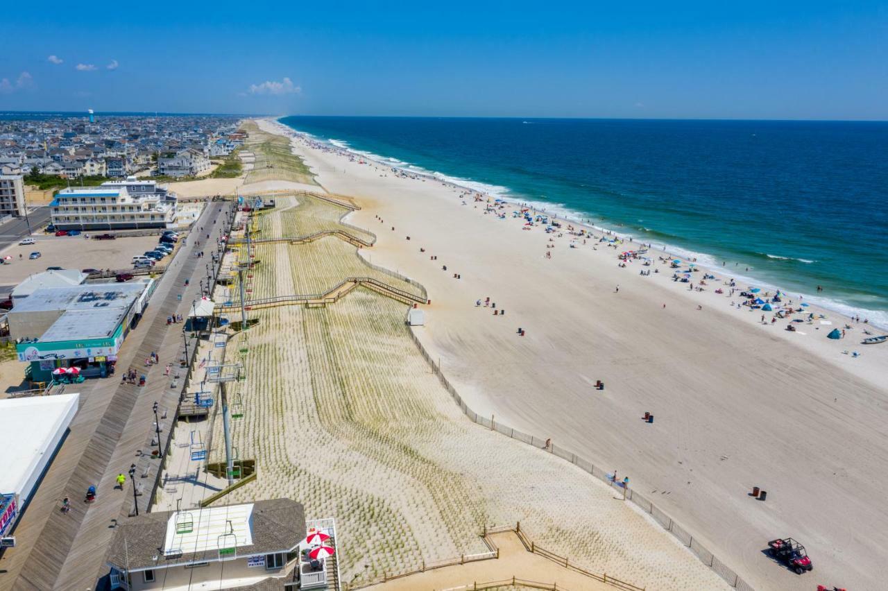 סי-סייד הייטס Boardwalk Hotel Charlee & Apartments Beach Hotel Oceanfront מראה חיצוני תמונה