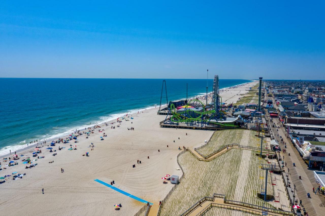 סי-סייד הייטס Boardwalk Hotel Charlee & Apartments Beach Hotel Oceanfront מראה חיצוני תמונה