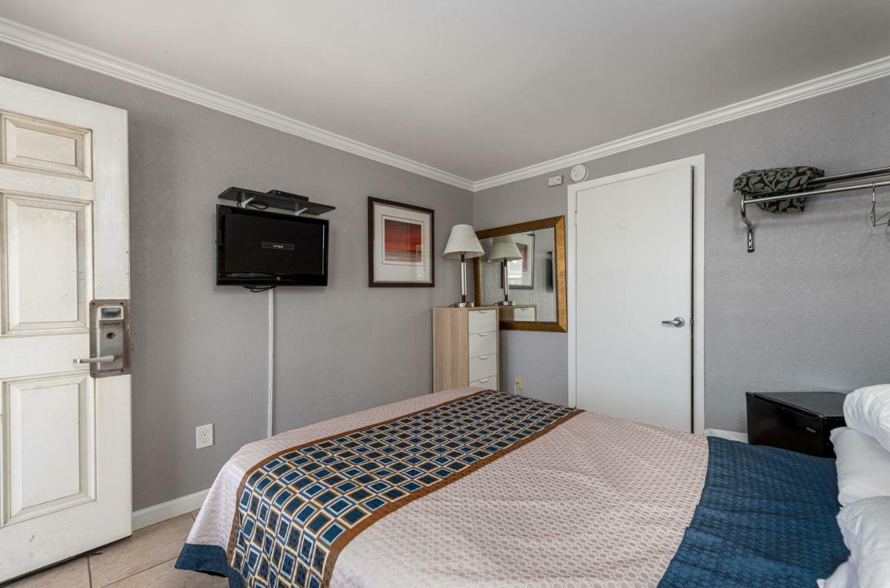 סי-סייד הייטס Boardwalk Hotel Charlee & Apartments Beach Hotel Oceanfront מראה חיצוני תמונה