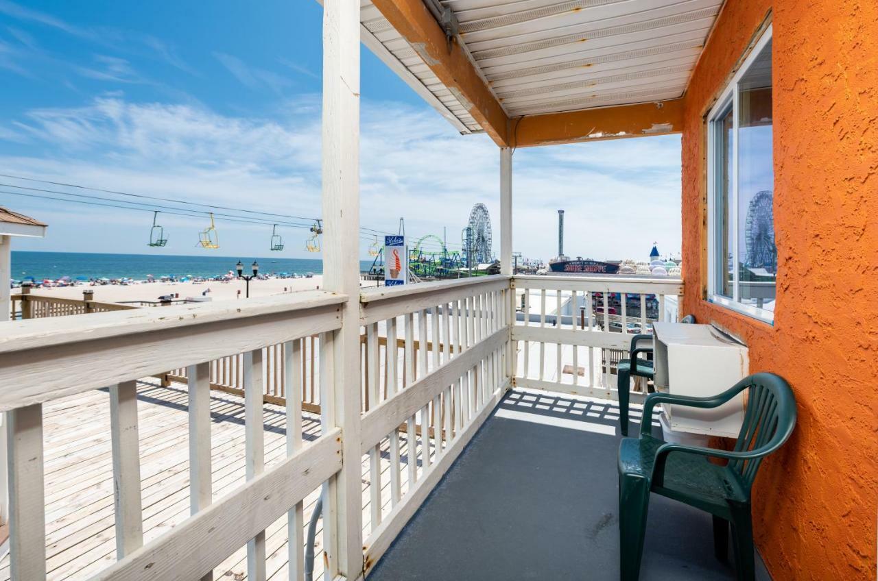 סי-סייד הייטס Boardwalk Hotel Charlee & Apartments Beach Hotel Oceanfront מראה חיצוני תמונה